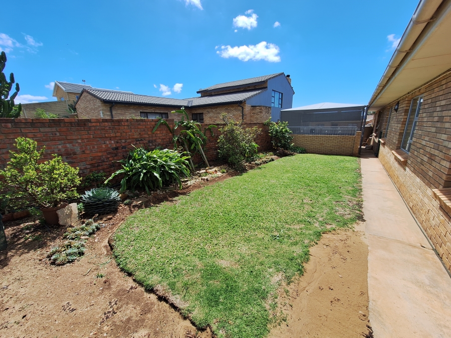 4 Bedroom Property for Sale in Wavecrest Eastern Cape